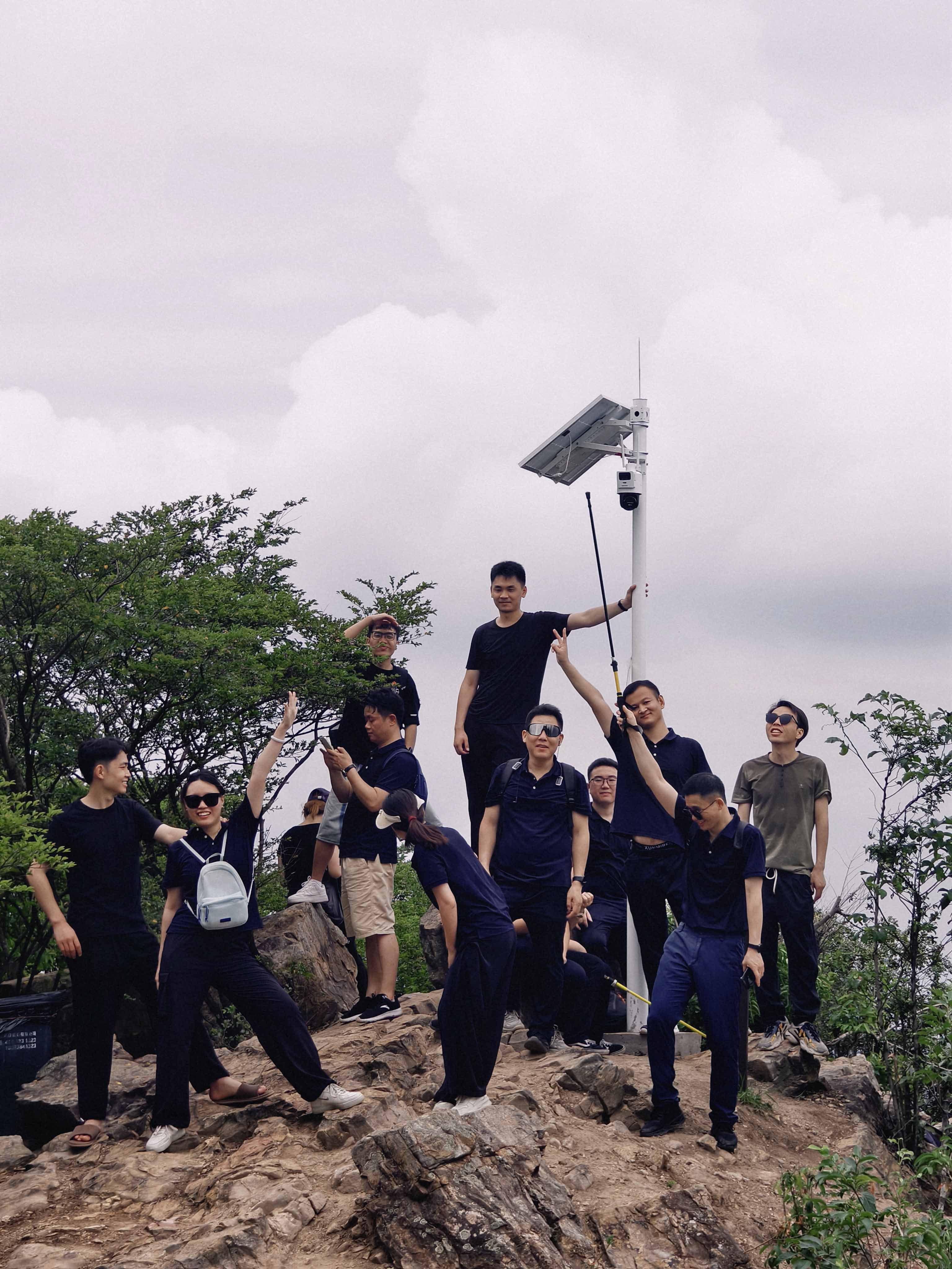 久信達科技公司員工齊聚光明區(qū)蠄蜍石，開啟活力爬山之旅暨團建活動(圖4)